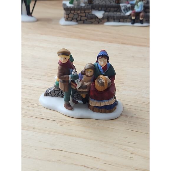 Dept 56 A Christmas Carol Reading by Charles Dickens Set of 4 No. 58403 - Picture 9 of 16